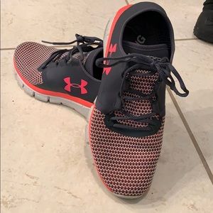 Size 10 Under Armour Speed Form Sneaker